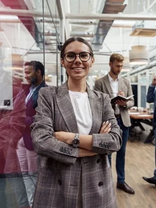 Steuerberaterin im Büro – persönliche Ansprechperson für Fragen zur Steuererklärung